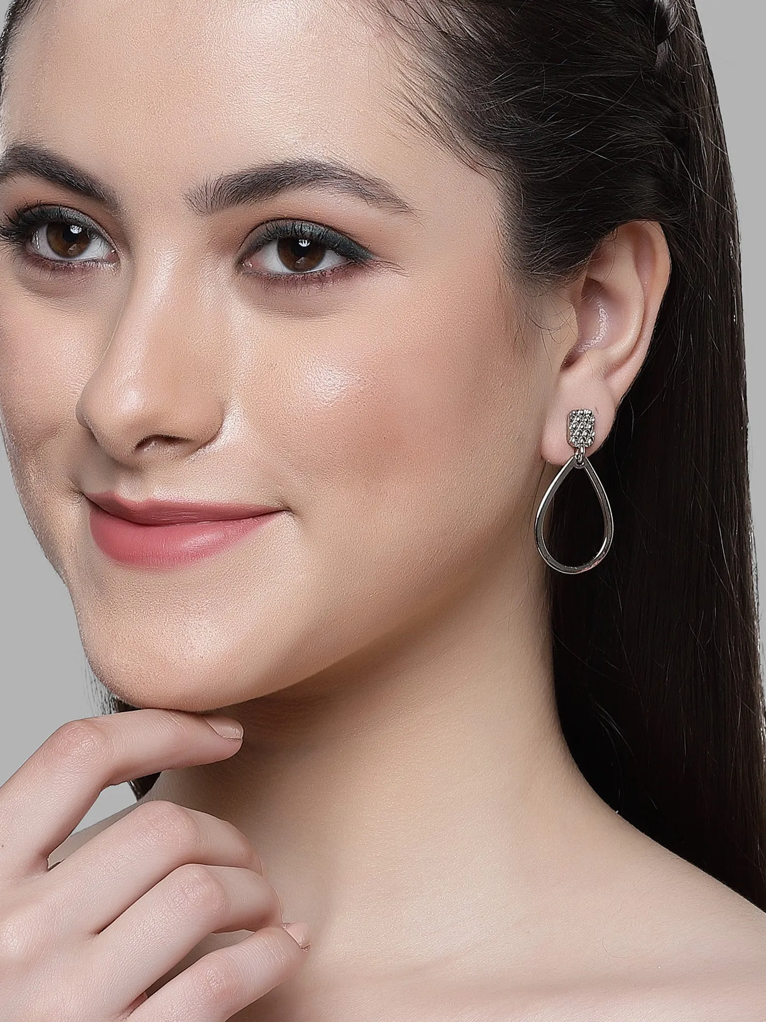 Karatcart Set of 2 Silver Plated Drop Shape Kundan Drop Earrings for Women