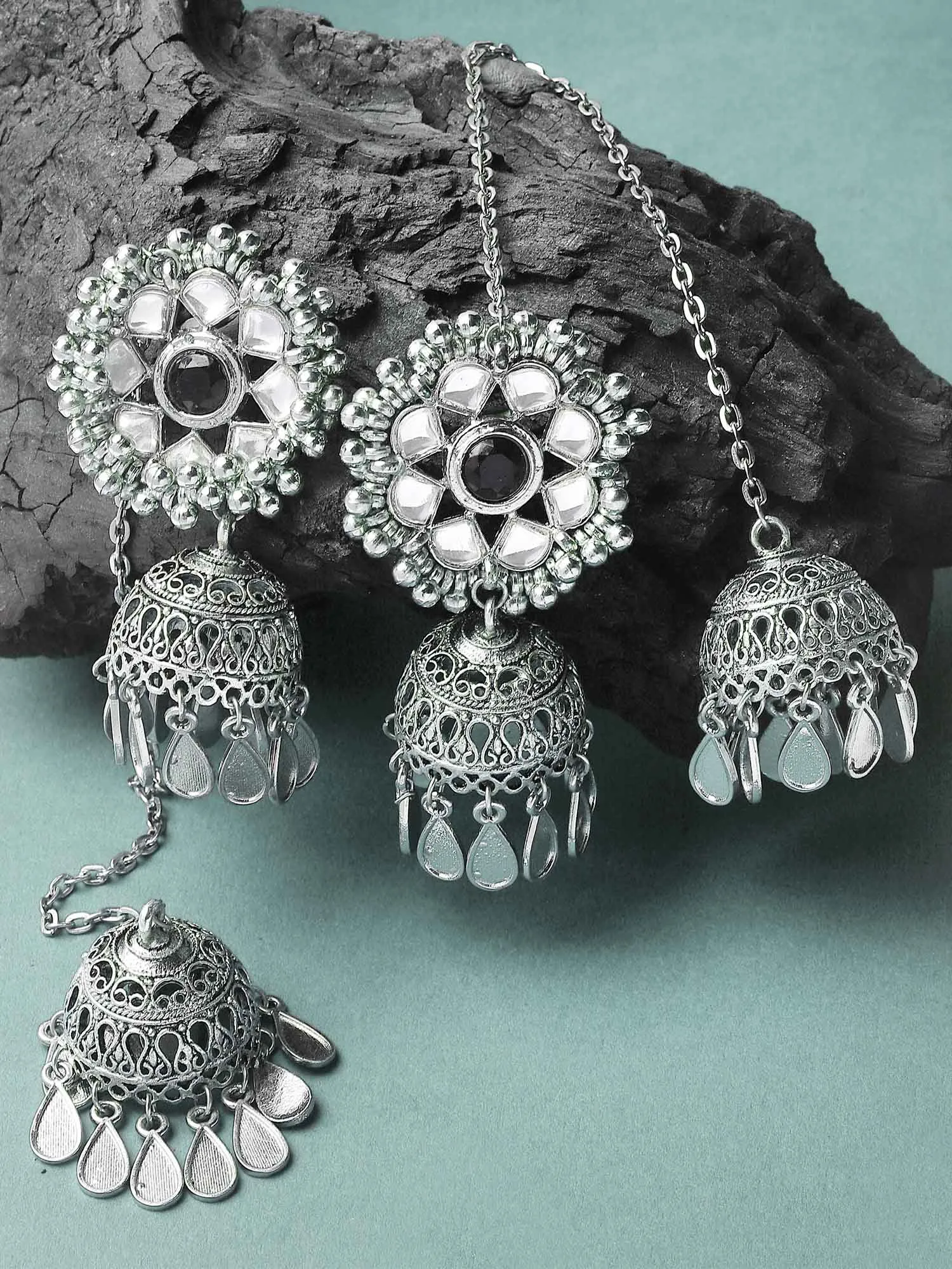 Karatcart Silver Plated Kundan Studded Kaanchain Jhumki Earrings