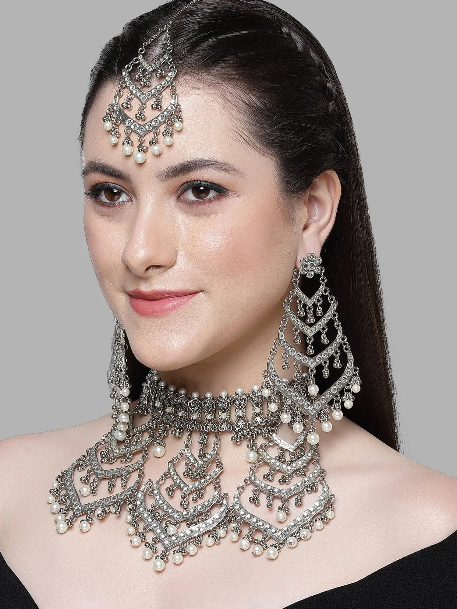 Karatcart Silver Plated Pearl and Kundan Choker Bridal Jewellery Set for Women