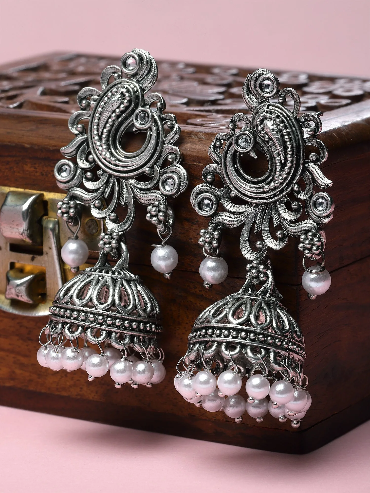 Karatcart Silver Plated Pearl Studded Jhumki Earrings for Women