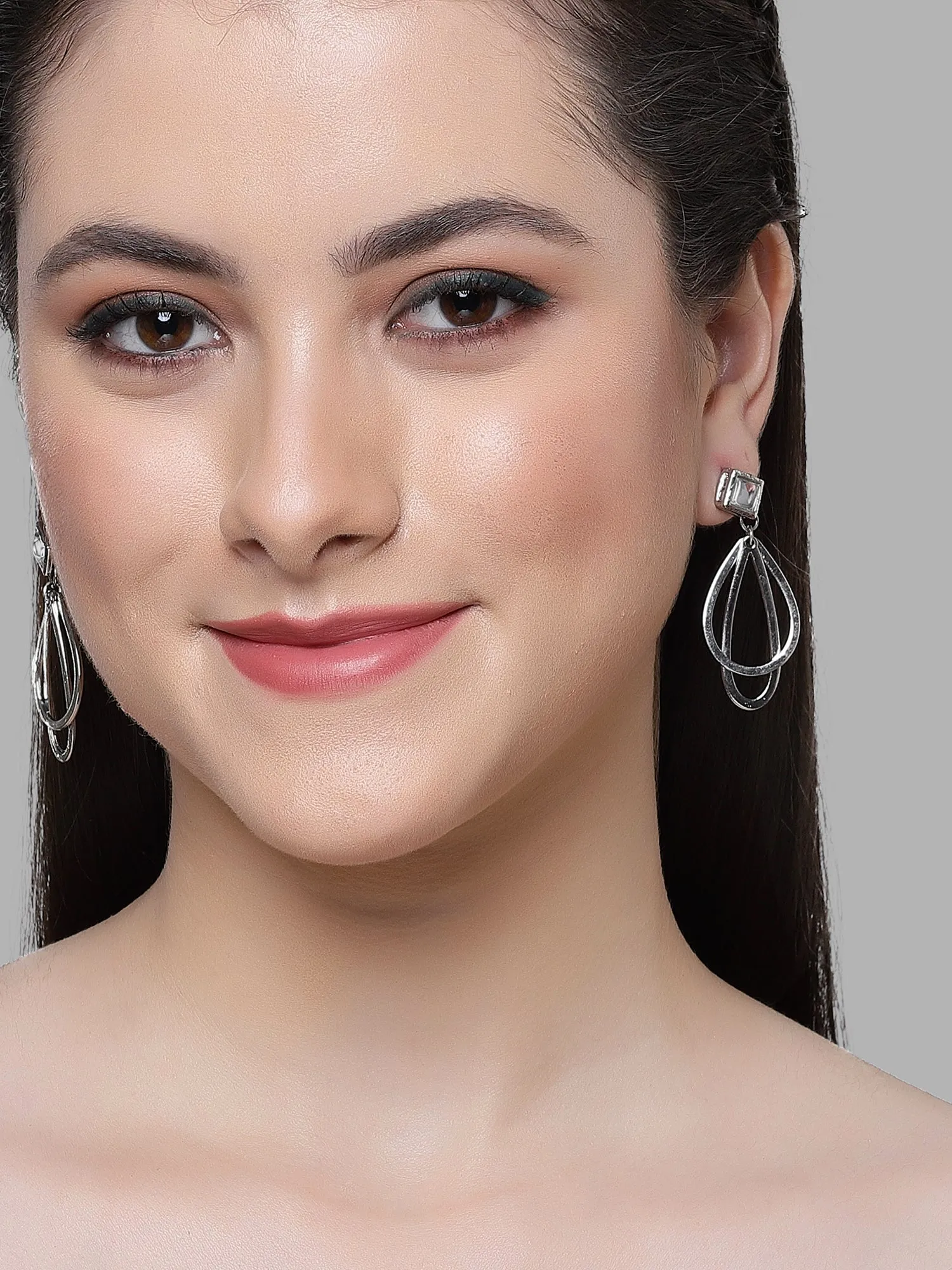 Karatcart Silver-Plated Set of 2 Drop Shape Kundan Drop Earrings for Women
