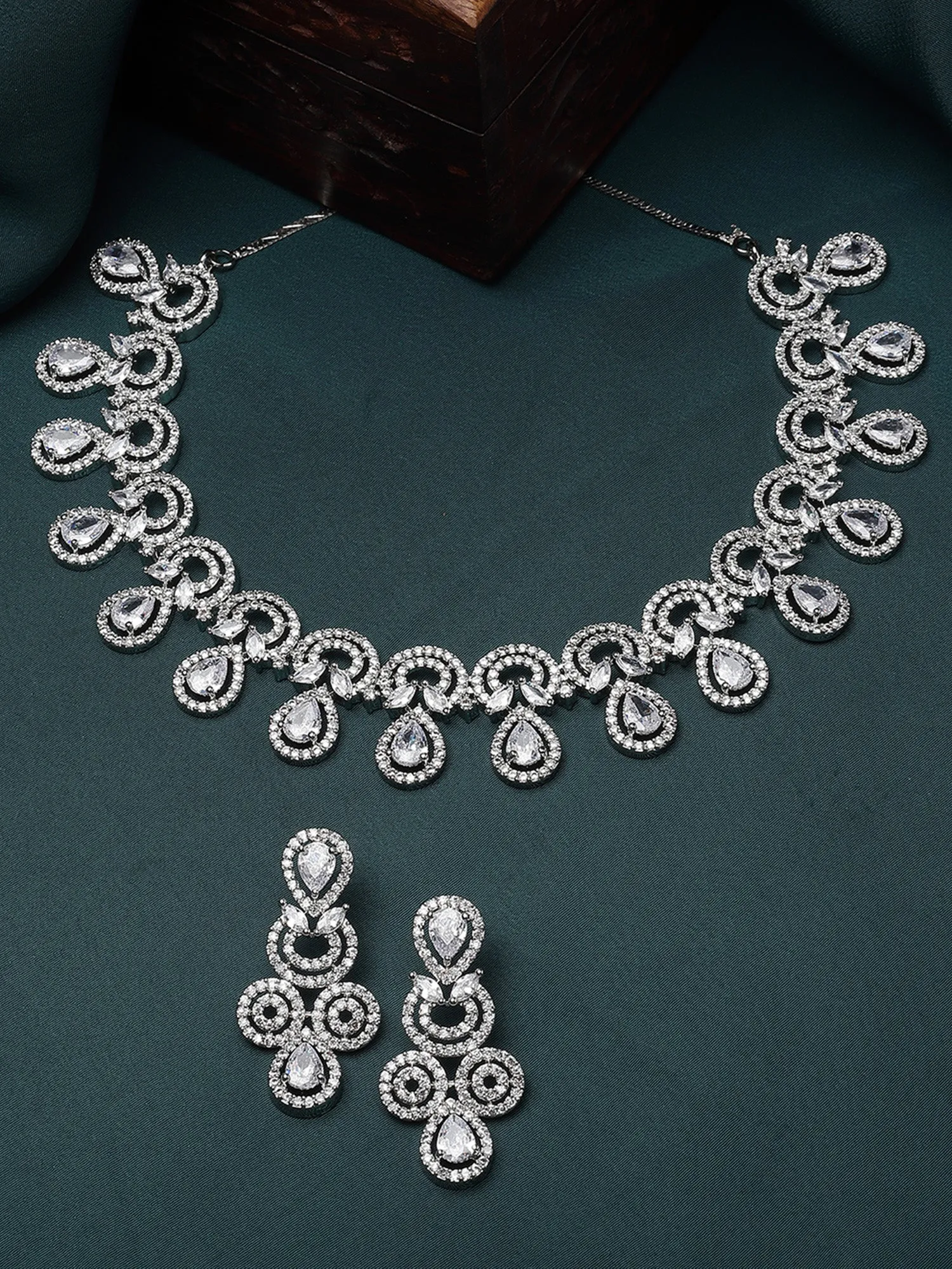 Karatcart Silver Plated White Cubic Zirconia Necklace Set for Women