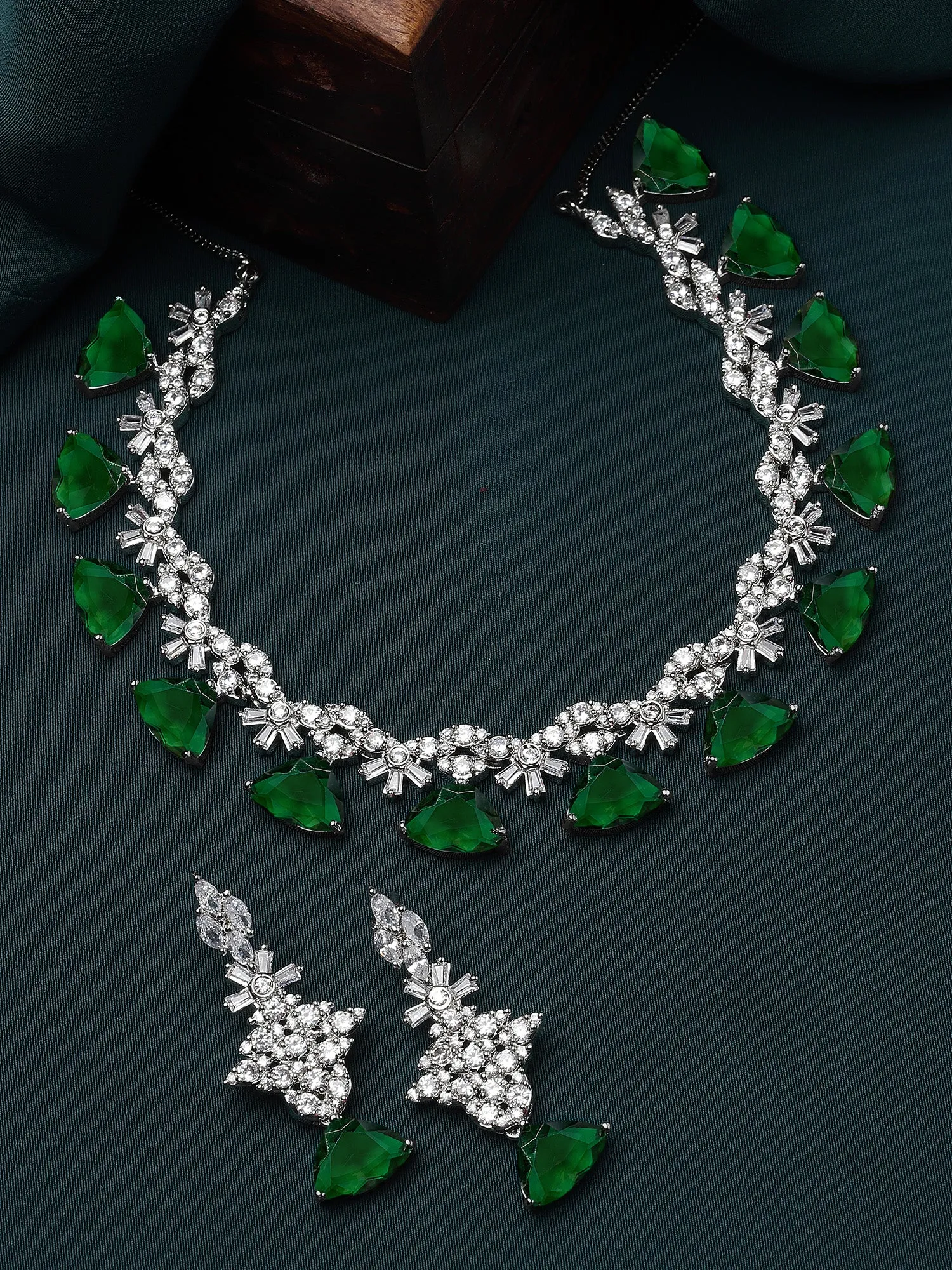 Karatcart Silver Tone Green Triangular Shape Cubic Zirconia Necklace Set for Women