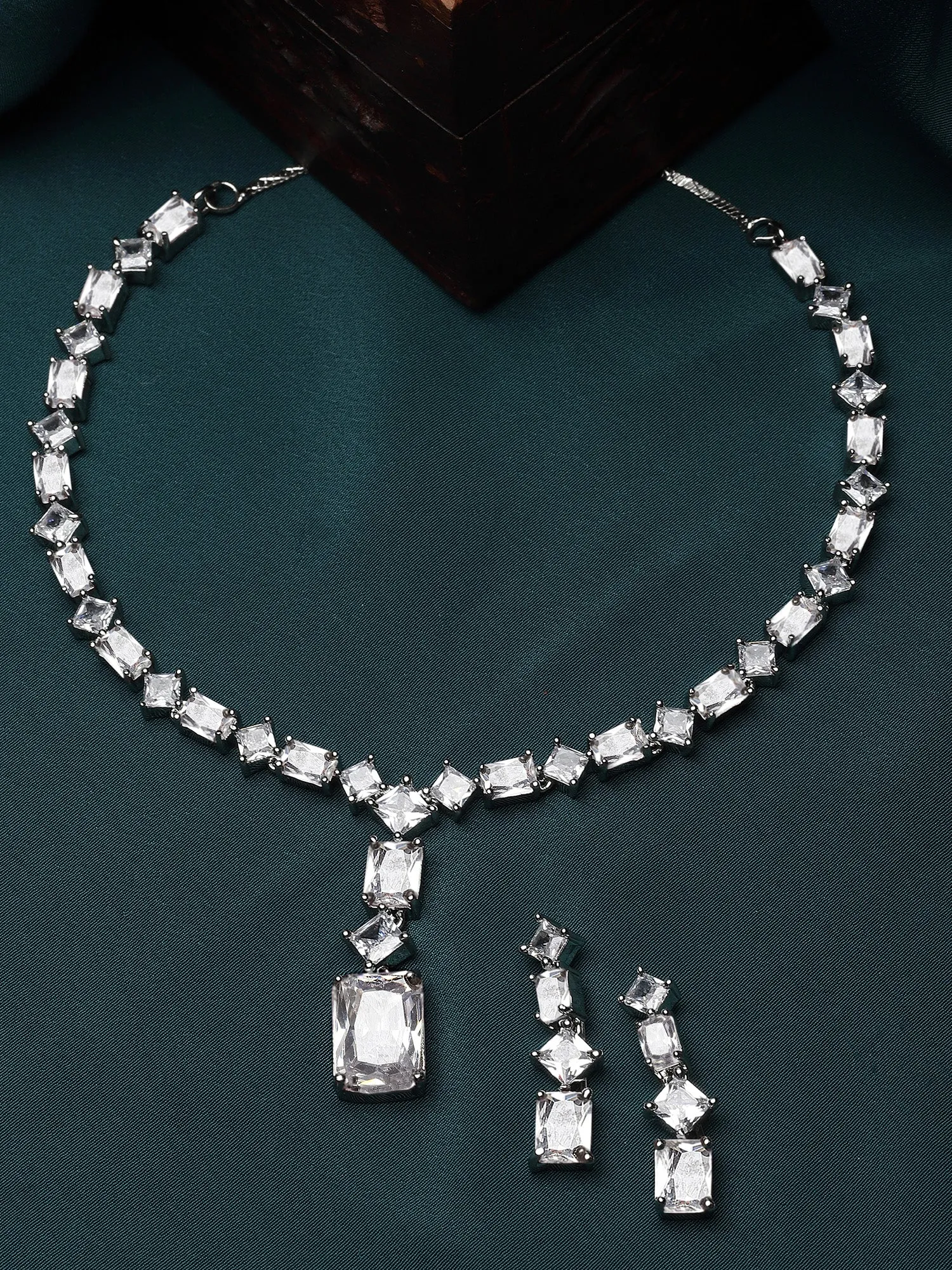 Karatcart Silver Tone Square White Cubic Zirconia Necklace Set for Women