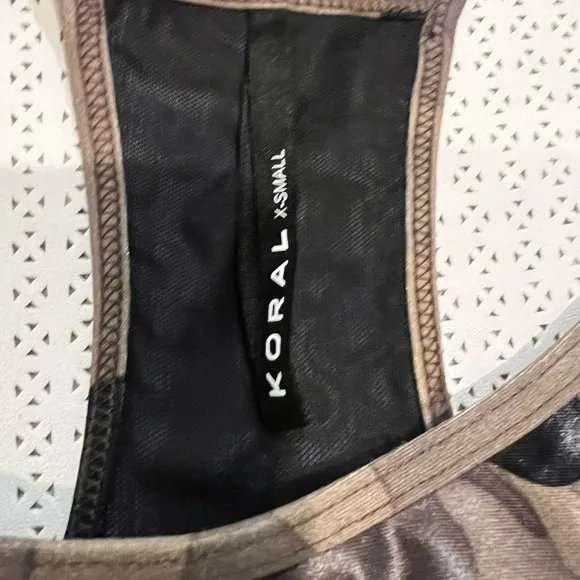Koral Olive Green Brown Camo Sweeper Infinity Sports Bra A234506 NWOT