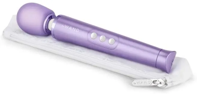 Le Wand Petite 10-Speed Silicone Rechargeable Body Wand
