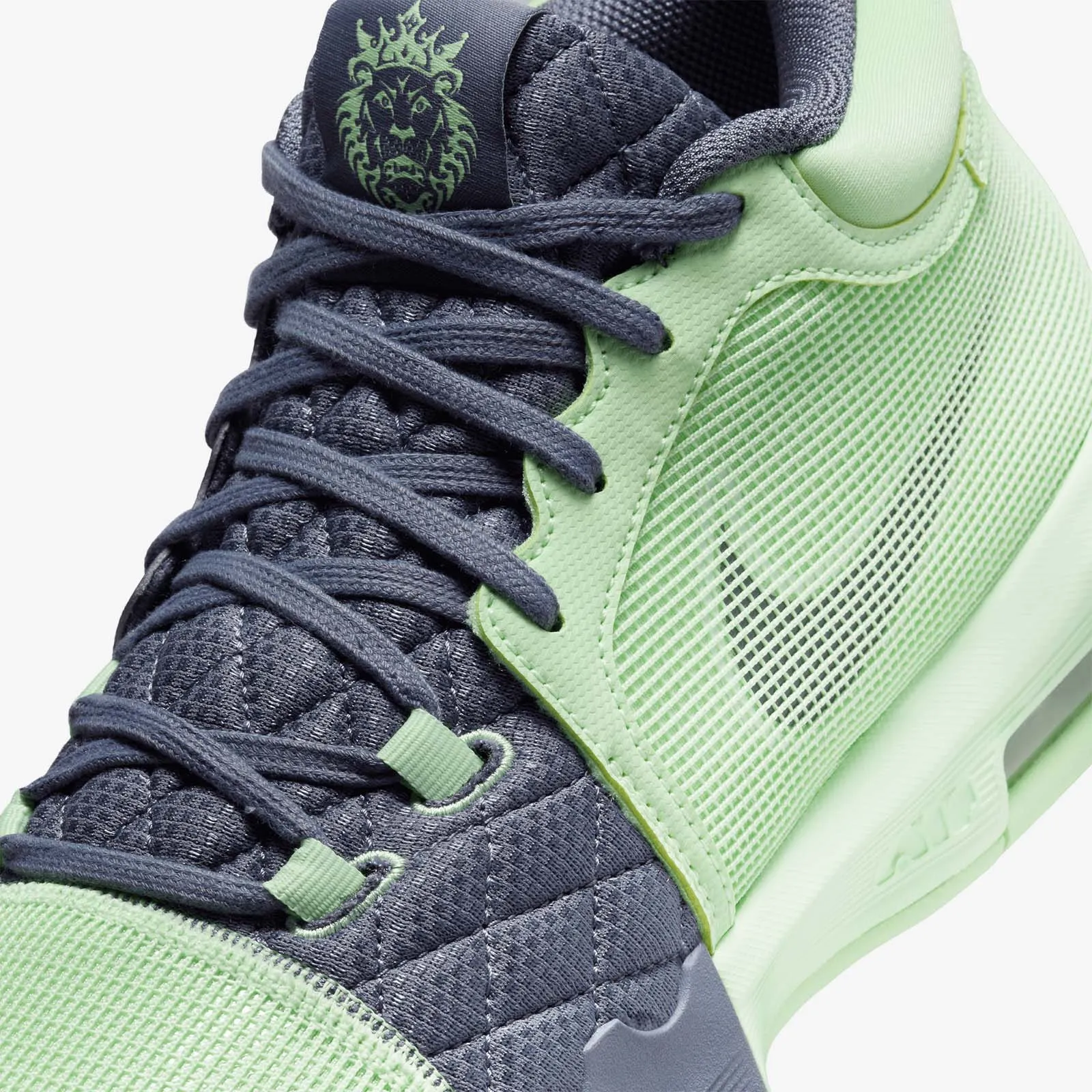 LeBron Witness 8 - Vapor Green/White/Light Carbon
