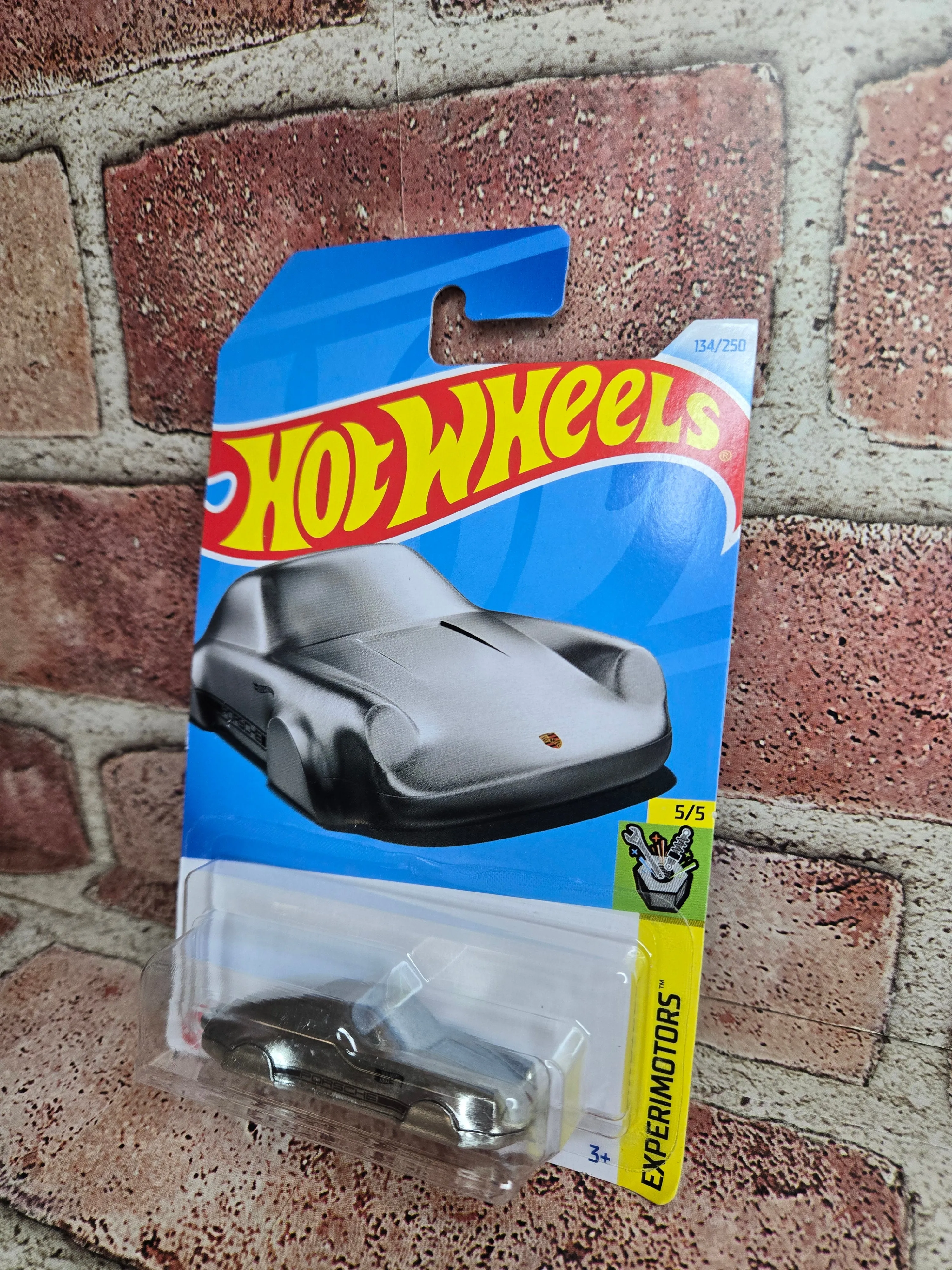 Metal Porsche 911 Keychain