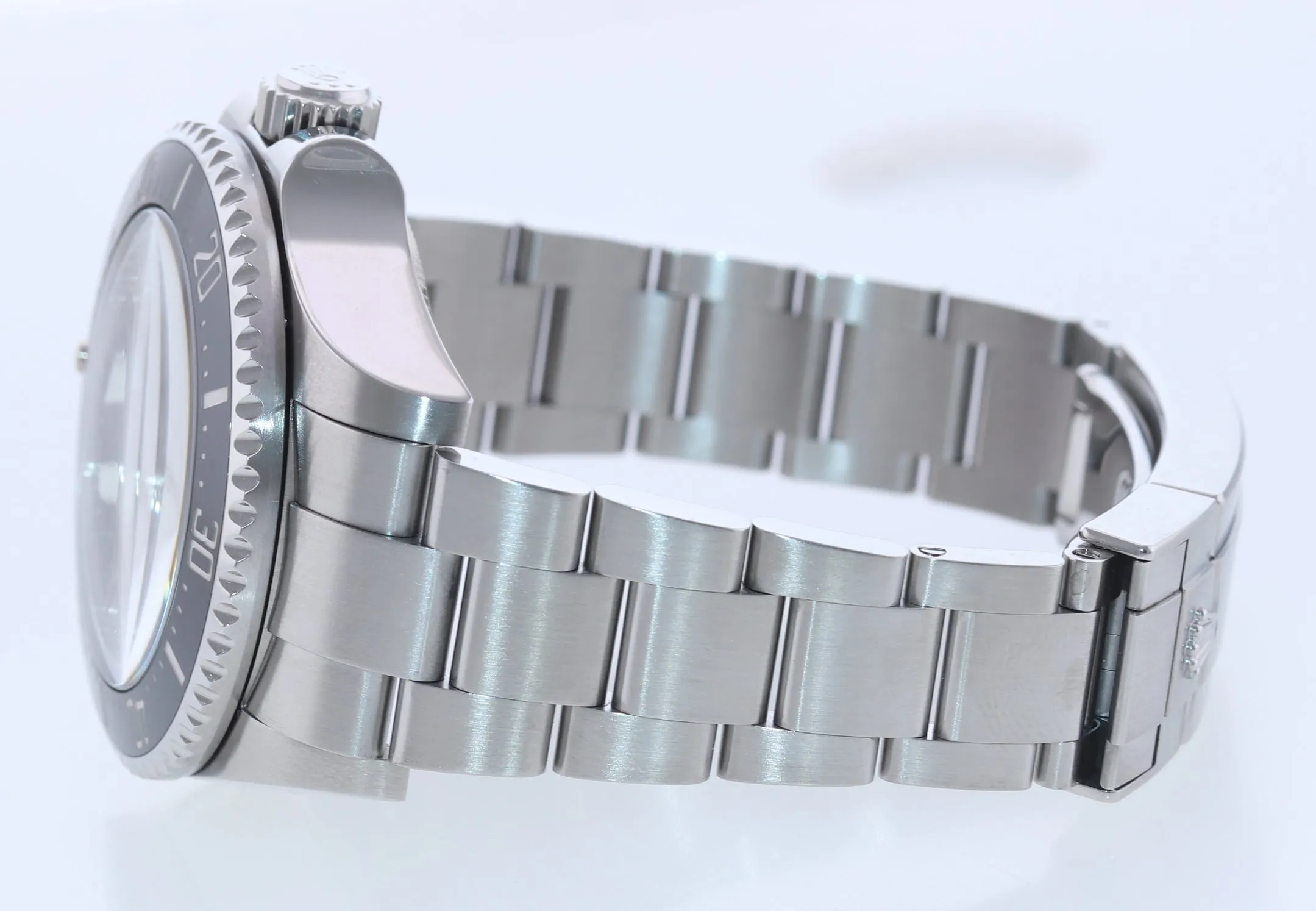 MINT Rolex Sea-Dweller Deepsea Black 116660 44mm Stainless Steel Watch Box