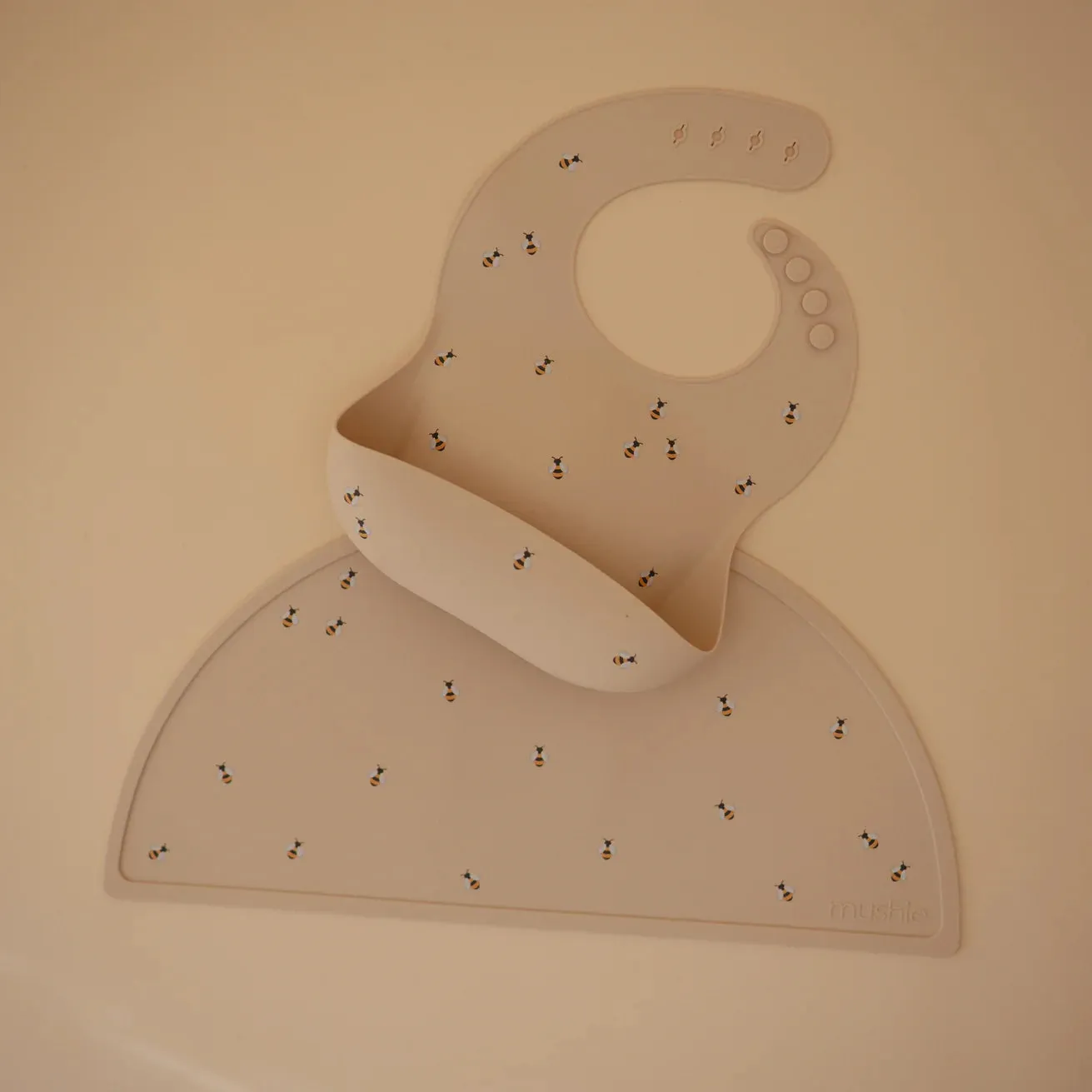 Mushie Silicone Baby Bib (Bees)