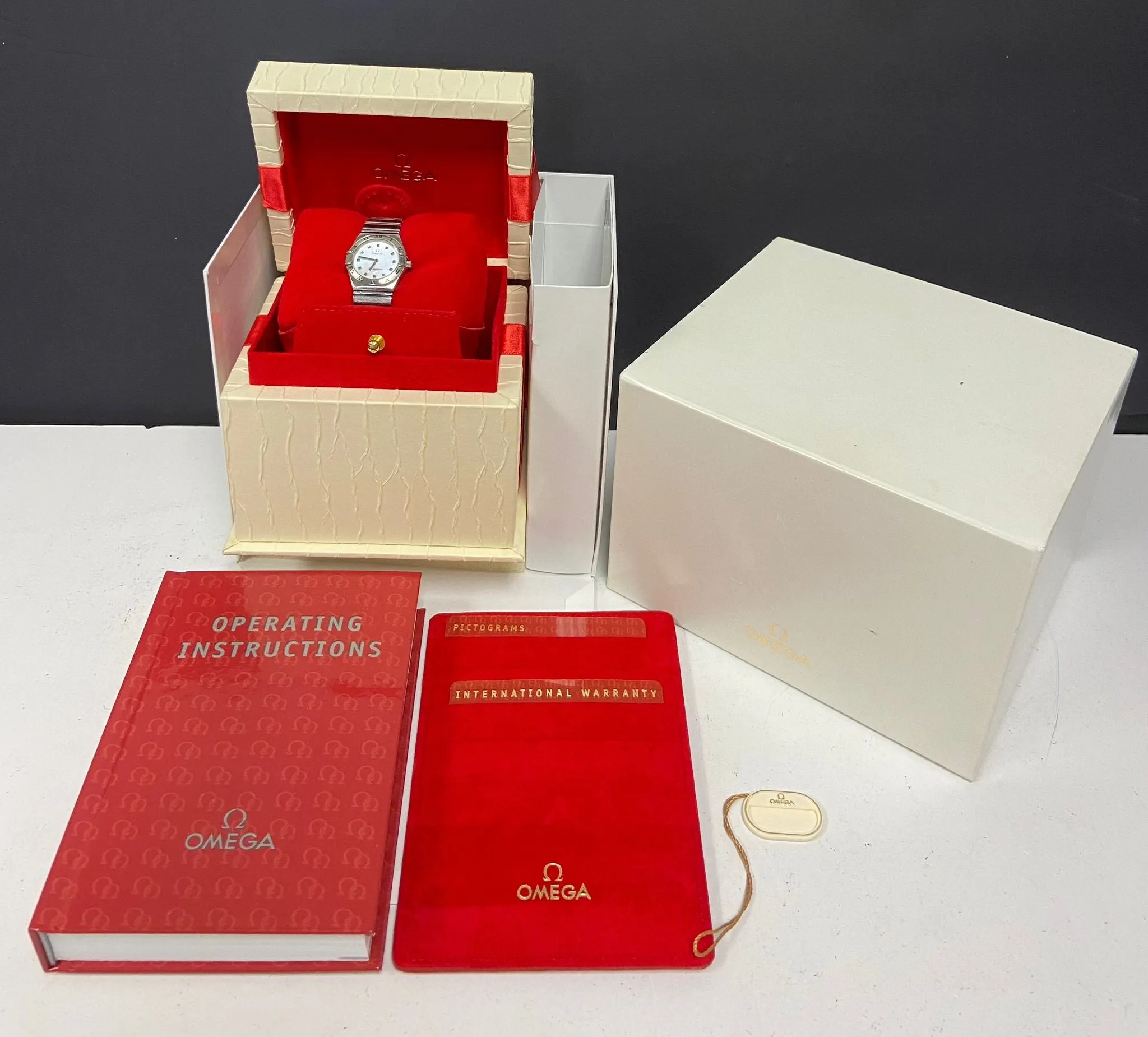 Omega Constellation MOP 1571.71.00 White Mother of Pearl Dial Quartz Women's Watch