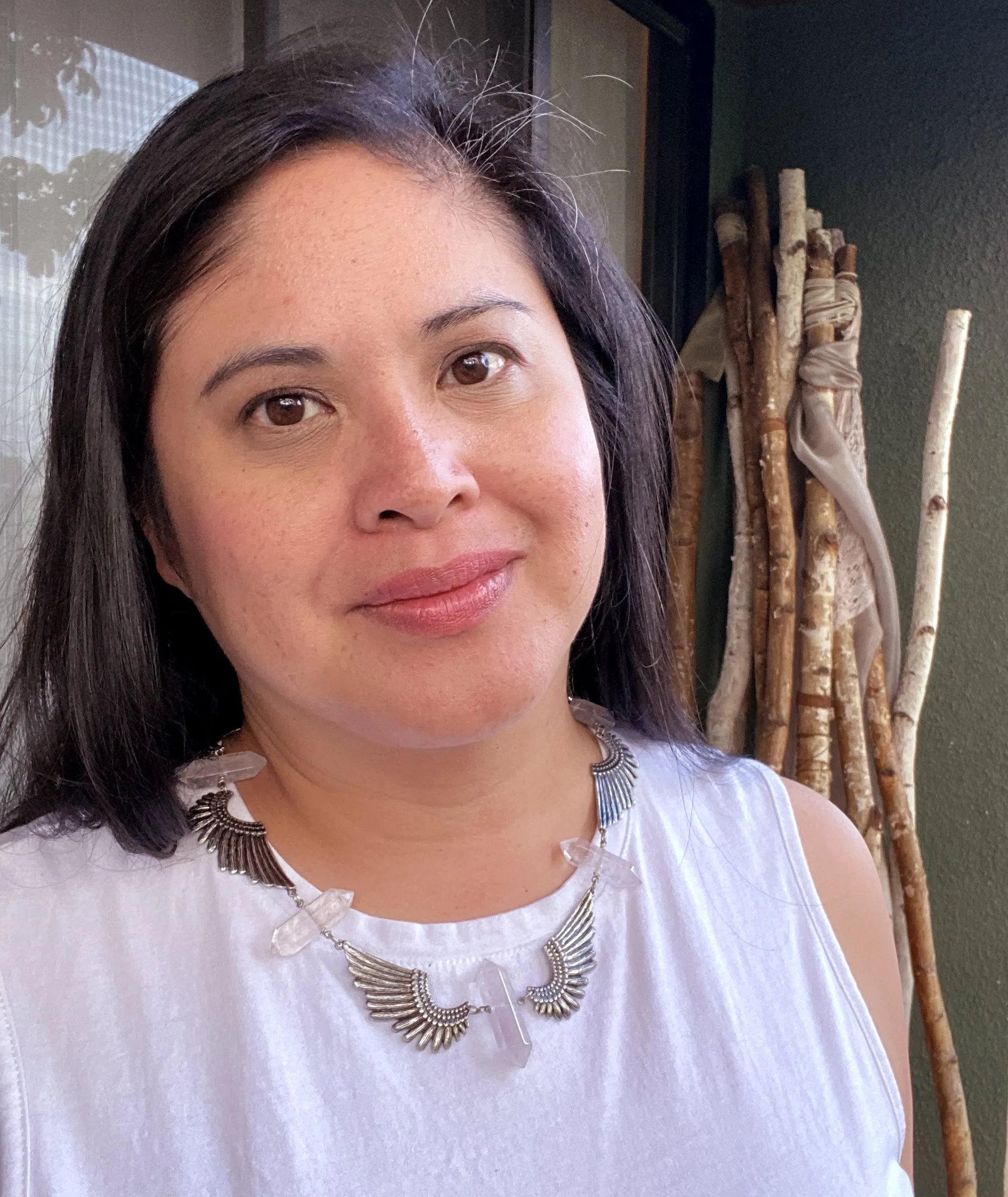 Parendi wing quartz necklace
