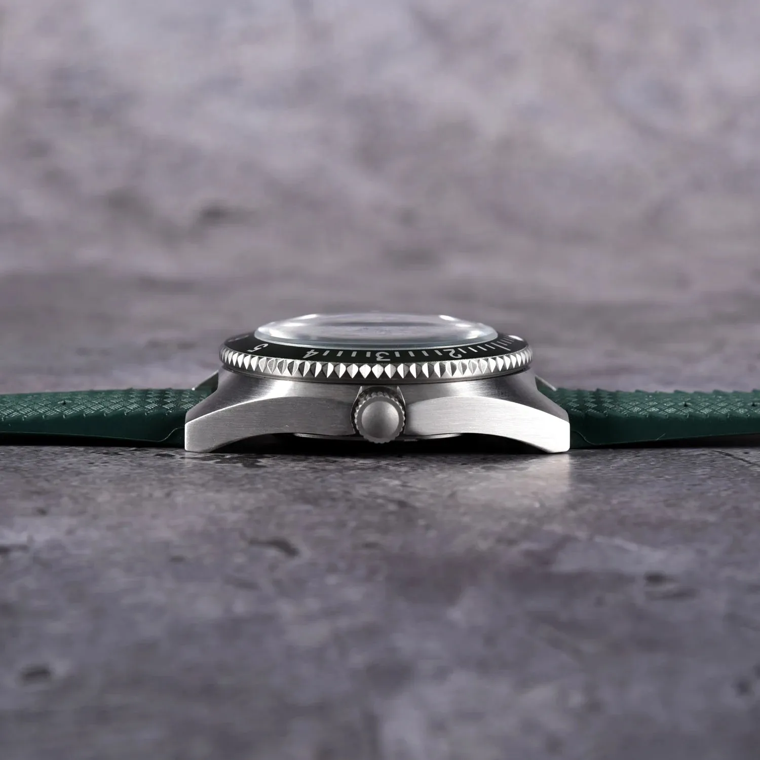 QM "Vietnam" / Platoon US Special Forces UDT Military Men's 300M Diver Super Light C3 Army SM8019BA Without logo Swimming  Watch