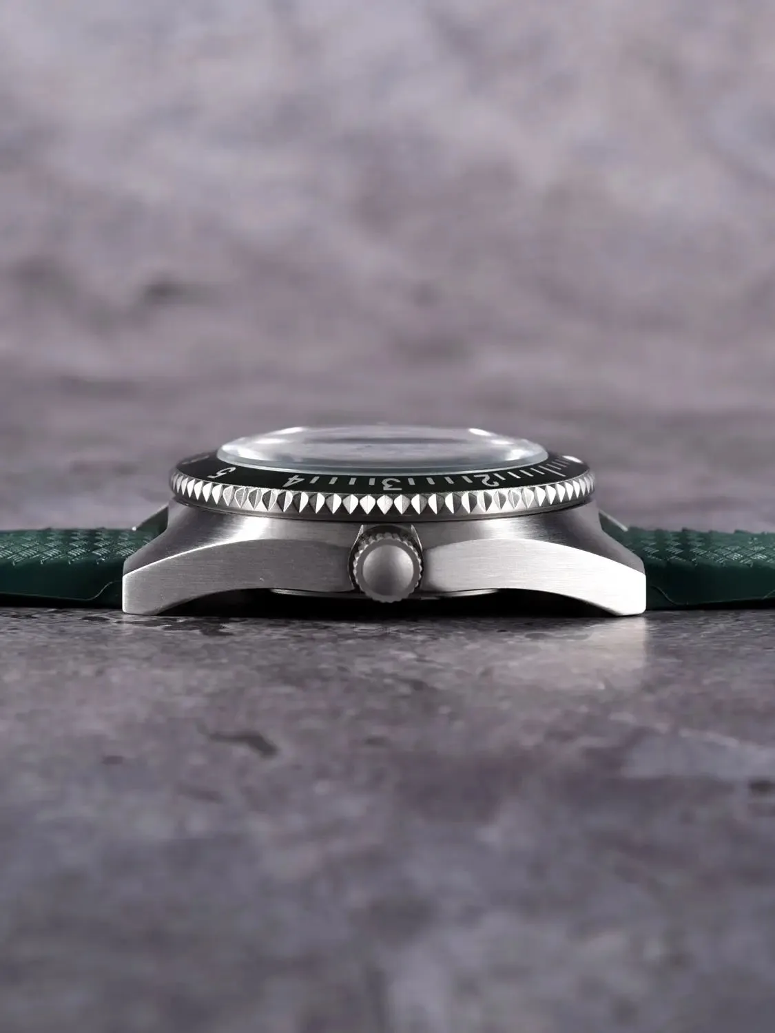 QM "Vietnam" / Platoon US Special Forces UDT Military Men's 300M Diver Super Light C3 Army SM8019BA Without logo Swimming  Watch