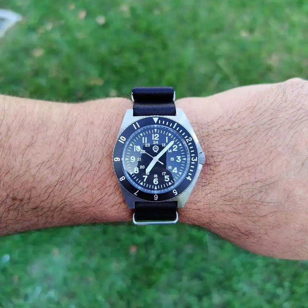 QM "Vietnam" / Platoon US Special Forces UDT Military Men's 300M Diver Super Light C3 Army SM8019BA Without logo Swimming  Watch
