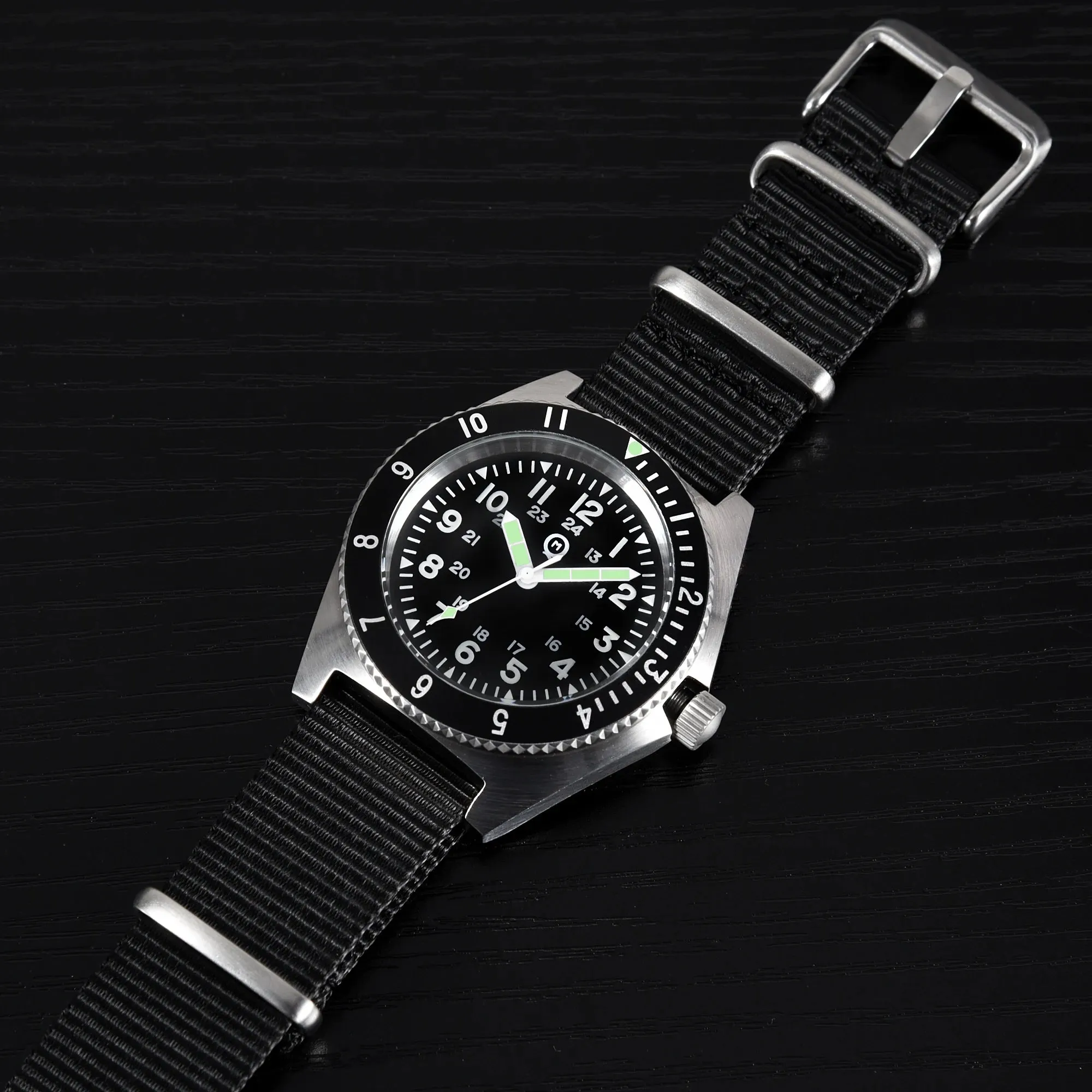 QM "Vietnam" / Platoon US Special Forces UDT Military Men's 300M Diver Super Light C3 Army SM8019BA Without logo Swimming  Watch