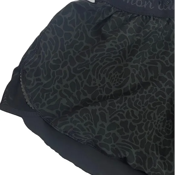 Rare Lululemon Go the Distance Short Reversible Black/ petal Camo printed black