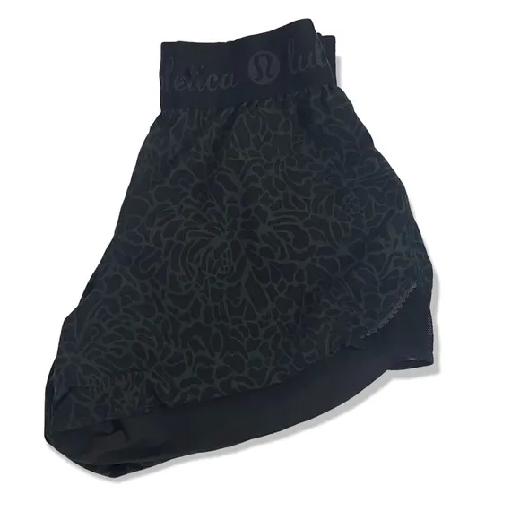 Rare Lululemon Go the Distance Short Reversible Black/ petal Camo printed black