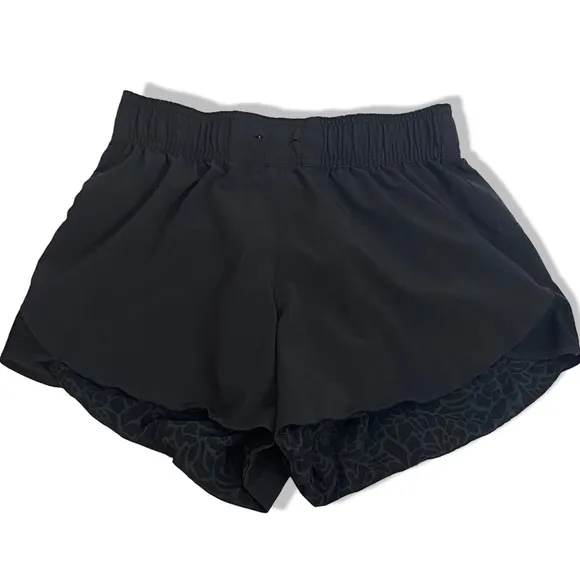 Rare Lululemon Go the Distance Short Reversible Black/ petal Camo printed black