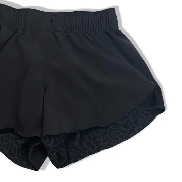 Rare Lululemon Go the Distance Short Reversible Black/ petal Camo printed black