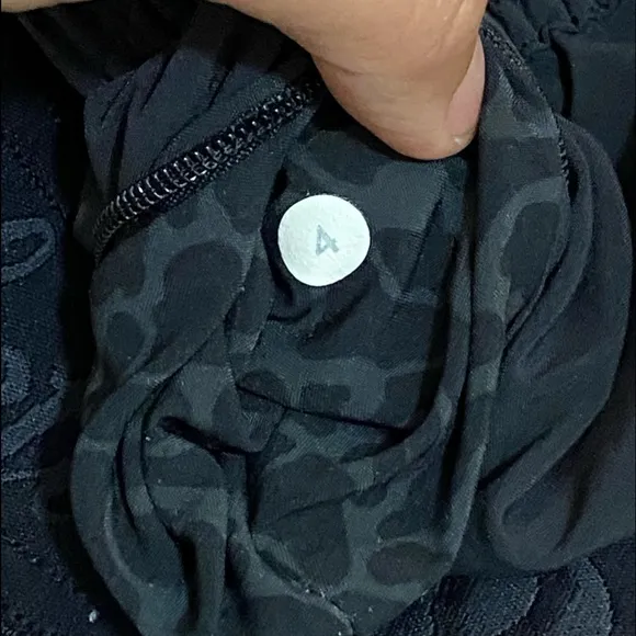 Rare Lululemon Go the Distance Short Reversible Black/ petal Camo printed black