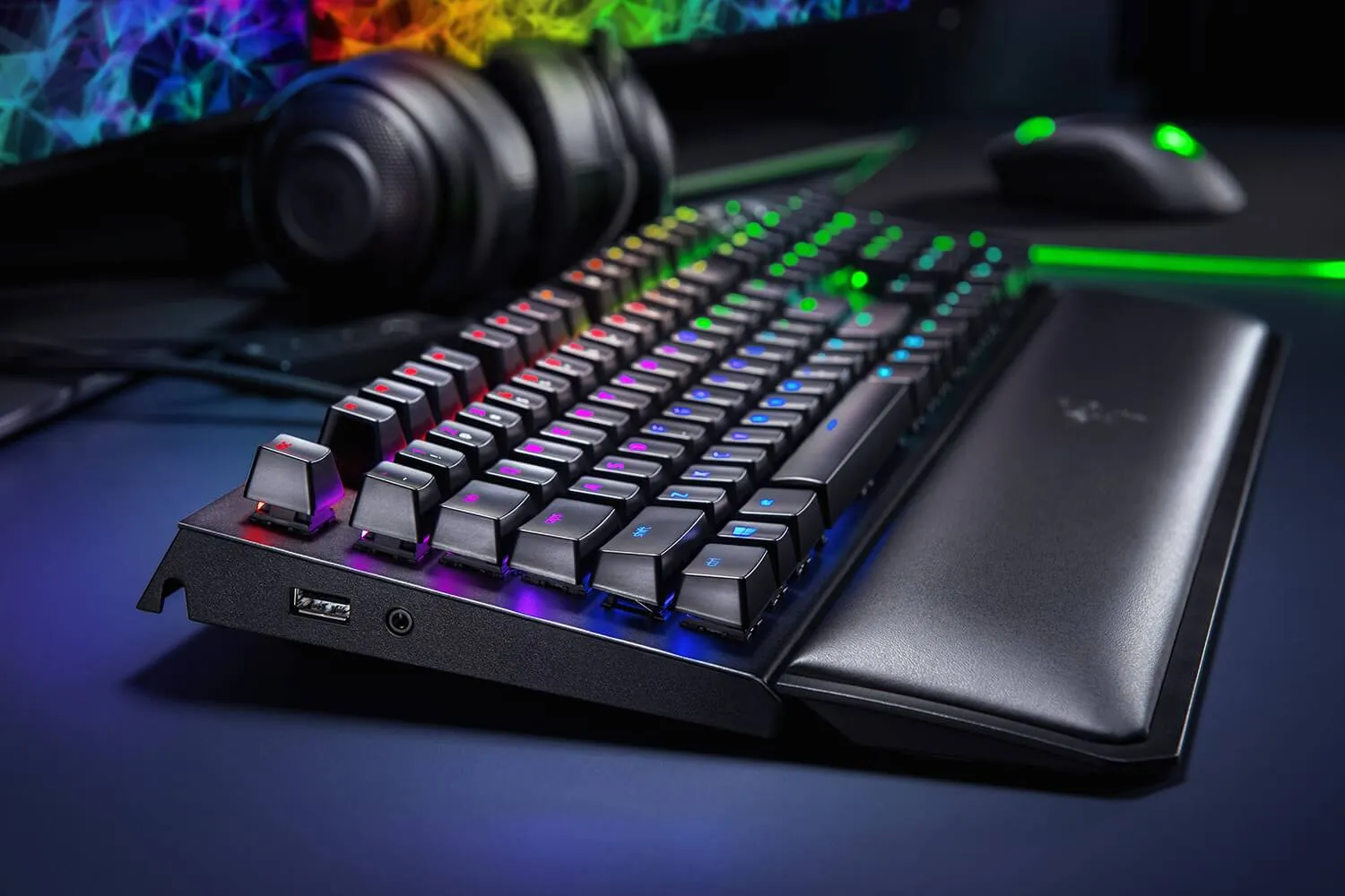 Razer BlackWidow Elite Mechanical Gaming Keyboard With Green Switches (Black) With Ergonomic Wrist Rest