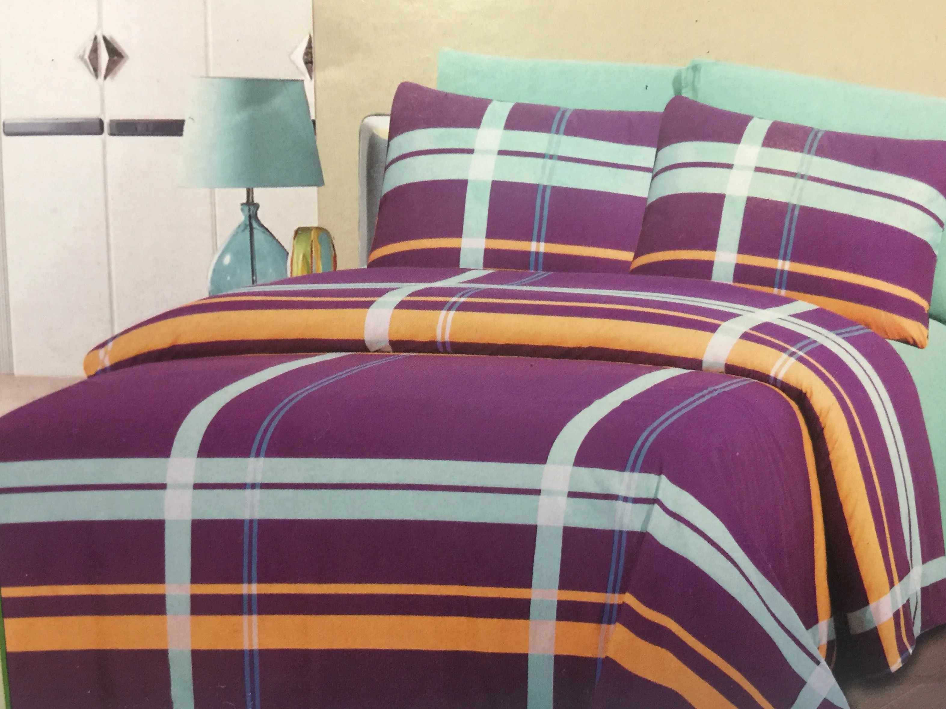 Royal Bamboo 3500 Comfort Soft Queen 6 Piece Duvet Cover set! Includes Duvet cover, Deep Pocket Fitted sheet, 2 pillow shams, 2 pillow cases!