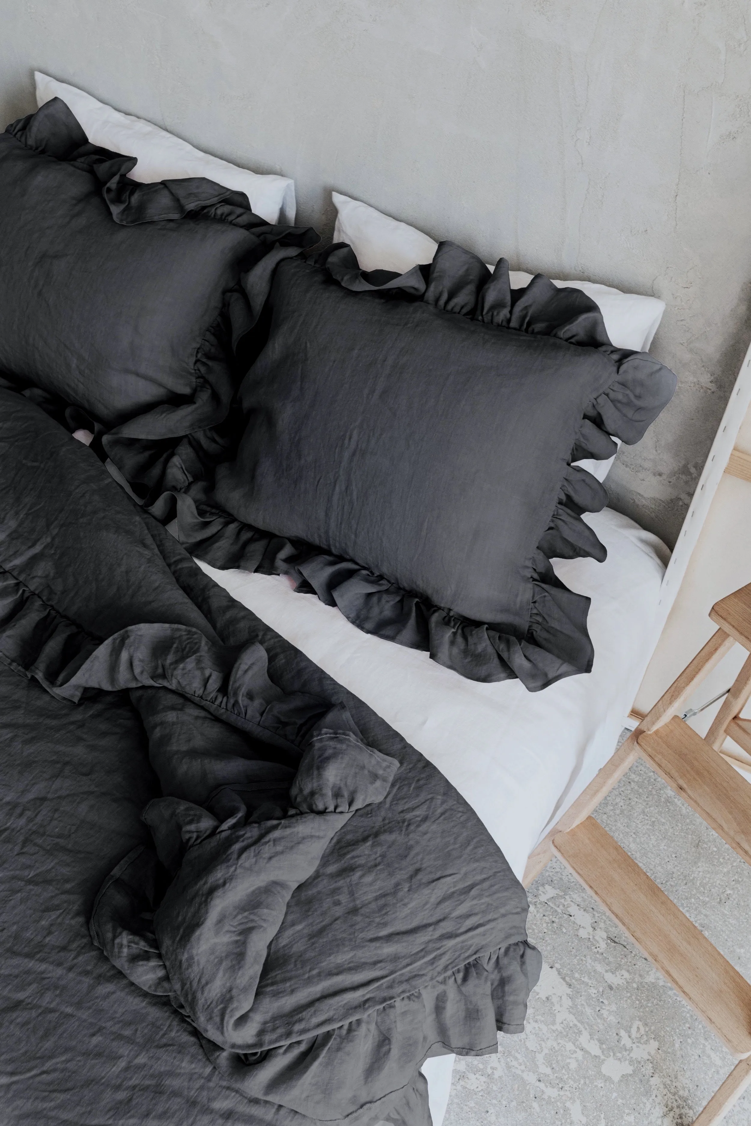 Ruffle Duvet Cover and Pillowcases Set - Dark Gray