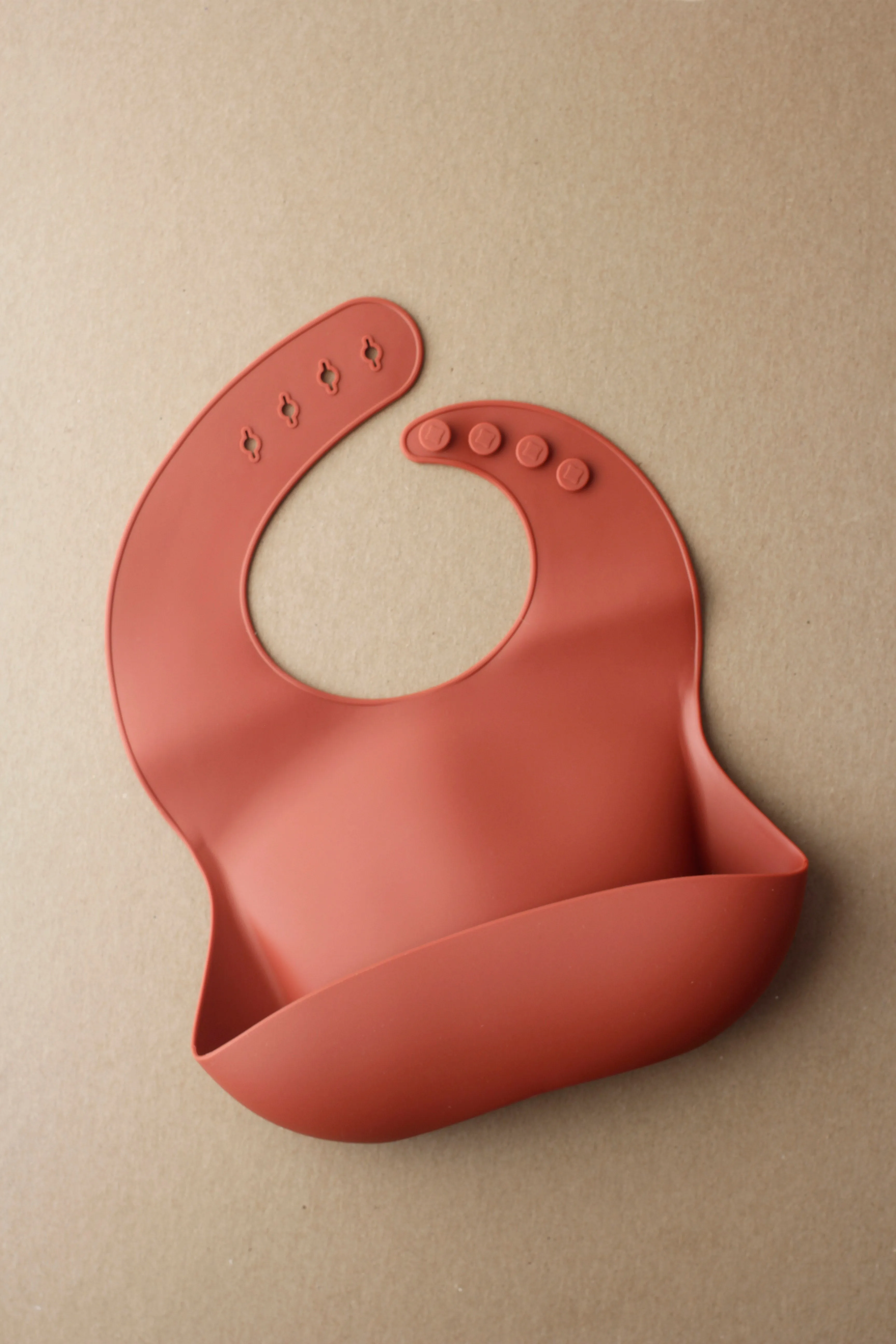 Silicone Baby Bib - Raw Sienna (mushie)