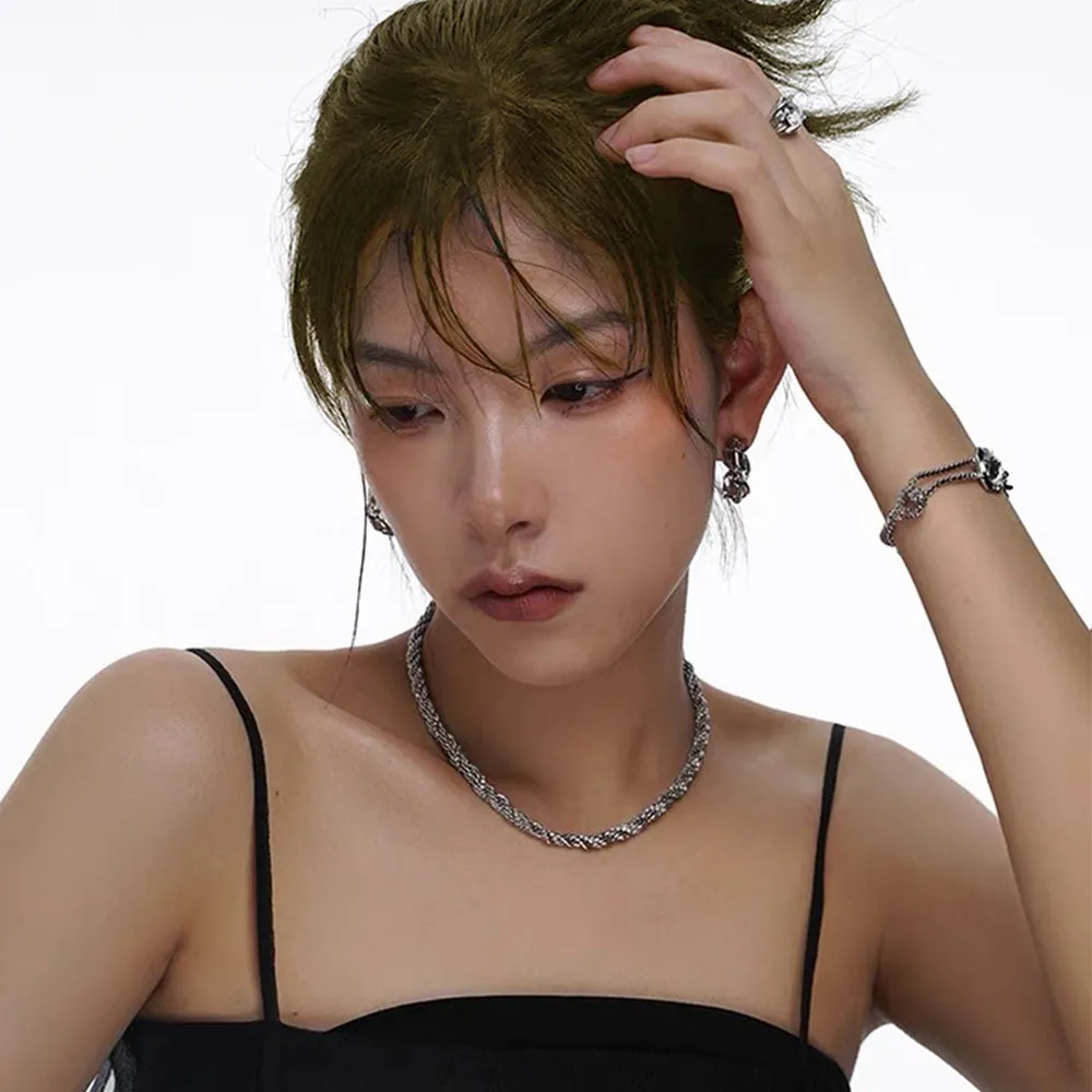 Snake-shaped winding necklace