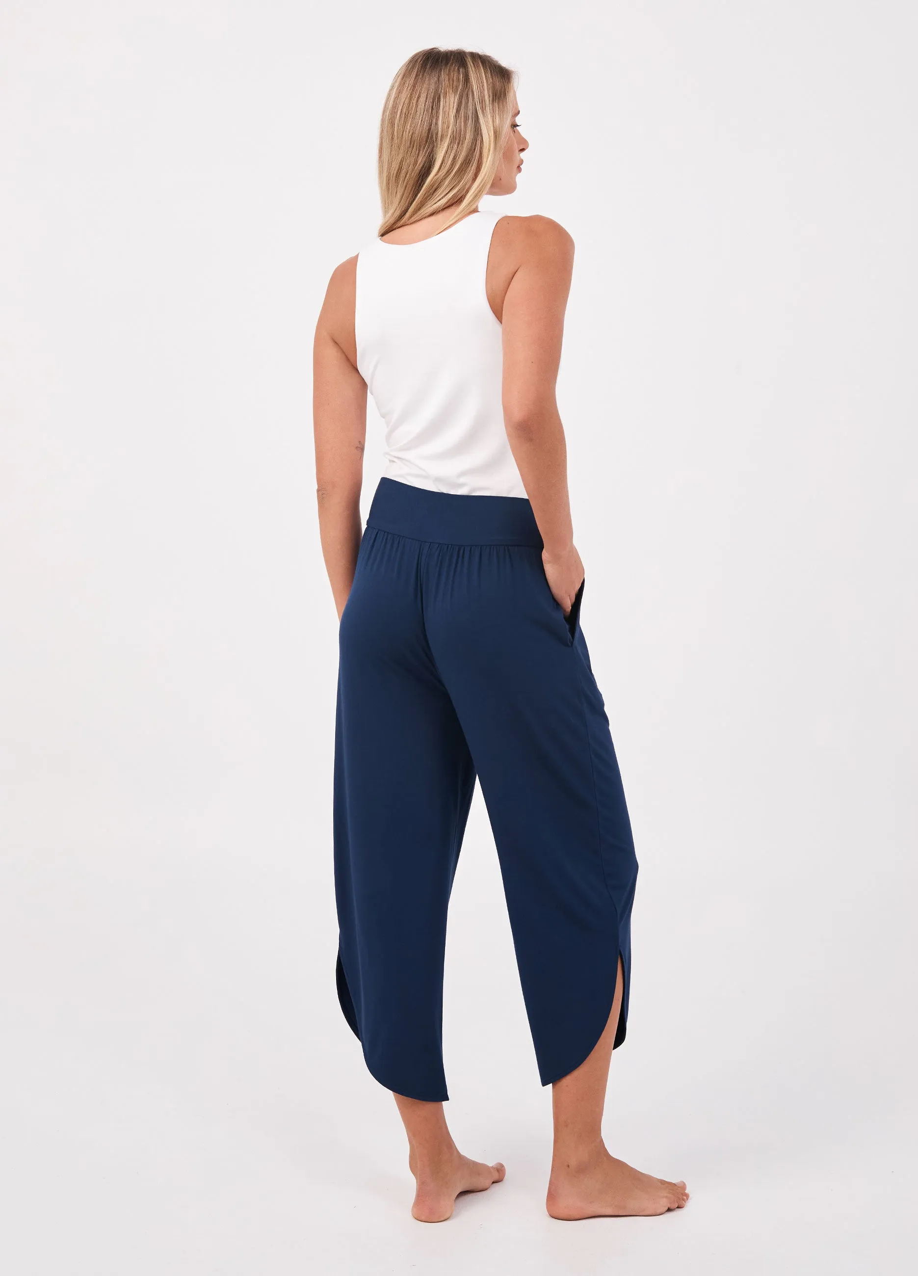 The Curve Hem Pant - Navy