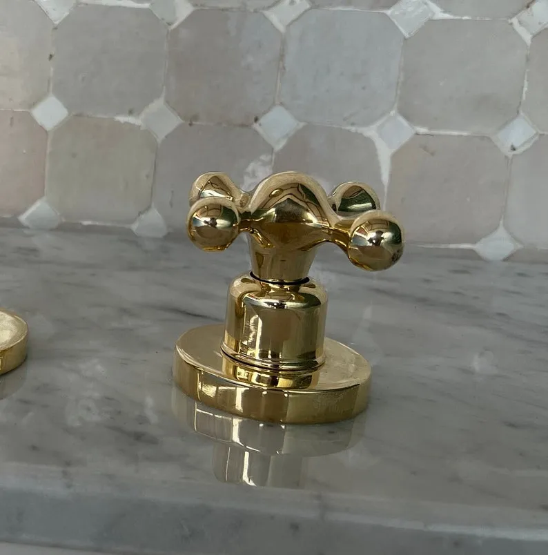 Three-Hole Bathroom Faucet with Simple Handles - Elegant and Functional Design