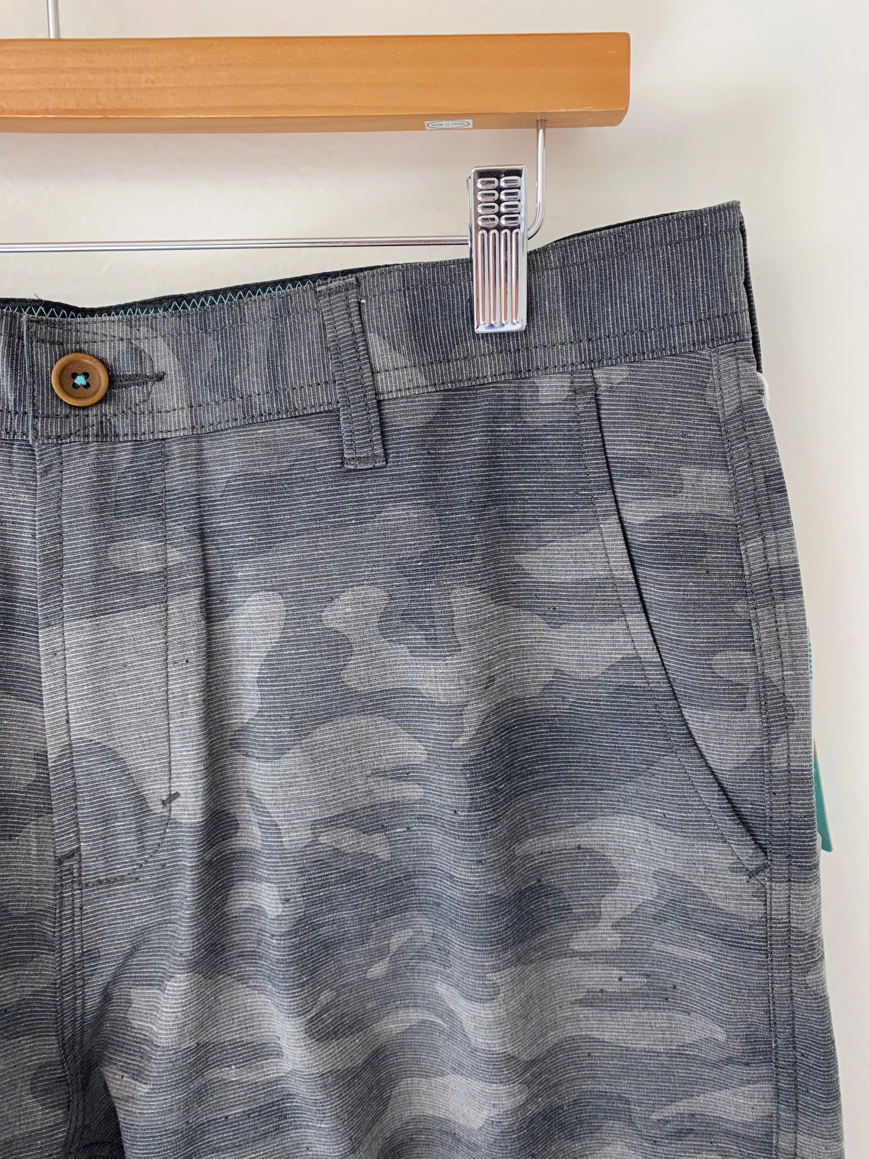 Vissla Canyon Hybrid 18.5" Walkshorts Black Camo