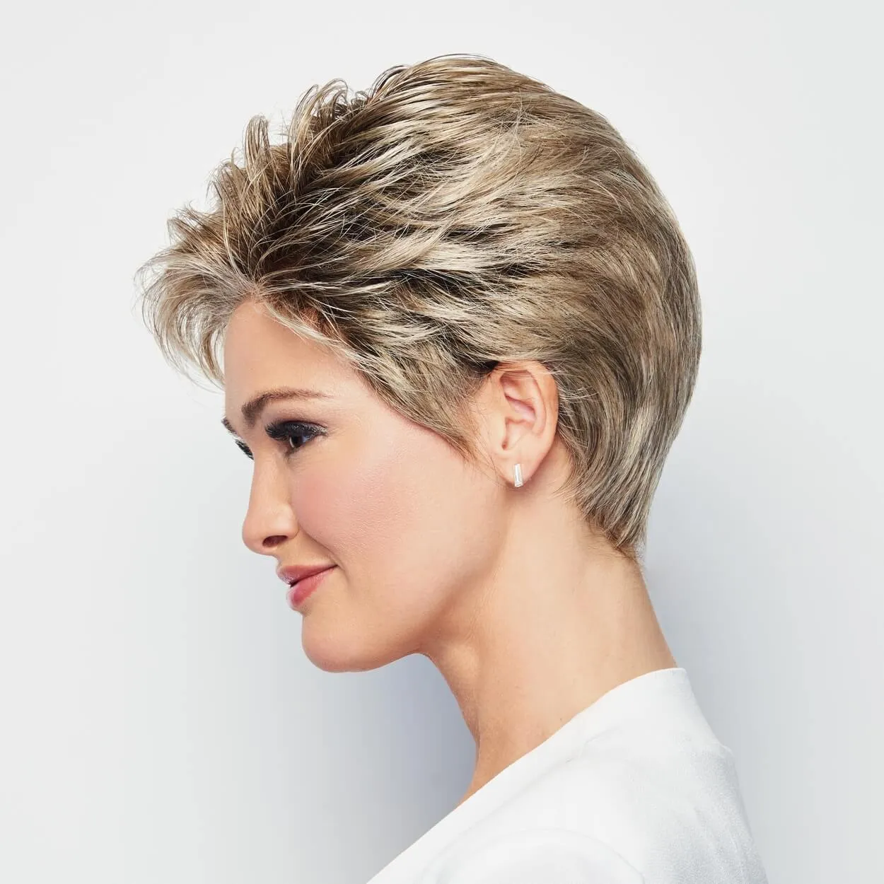 Winner Elite by Raquel Welch (100% Hand Tied Lace Front-Mono Top Wig)