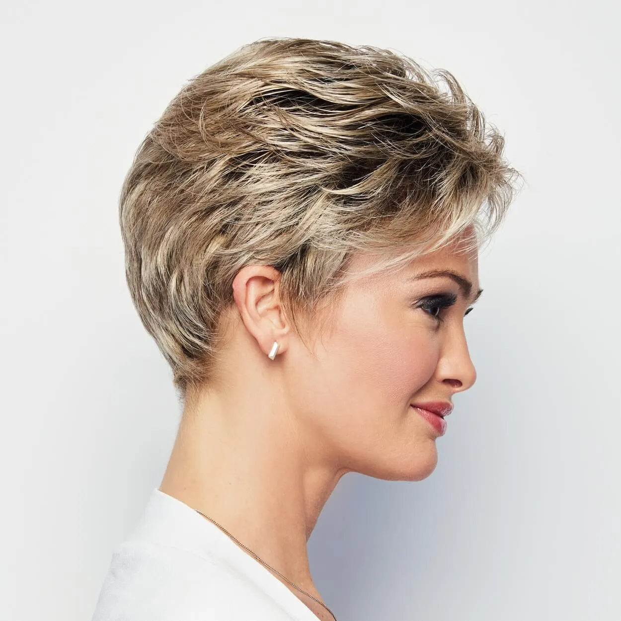 Winner Elite by Raquel Welch (100% Hand Tied Lace Front-Mono Top Wig)